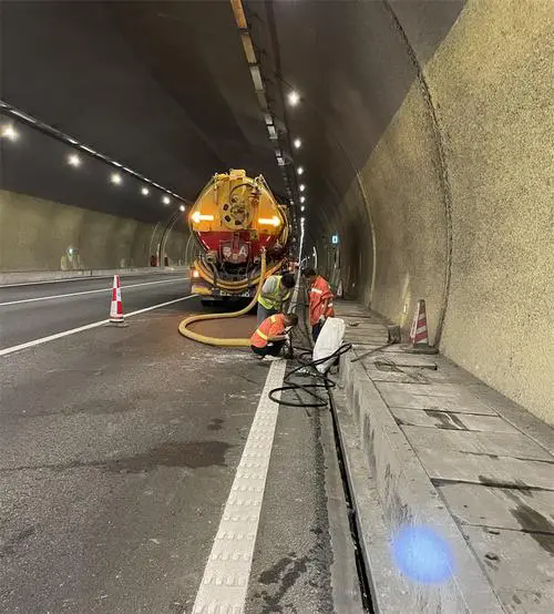 中方隧道排水渠清淤